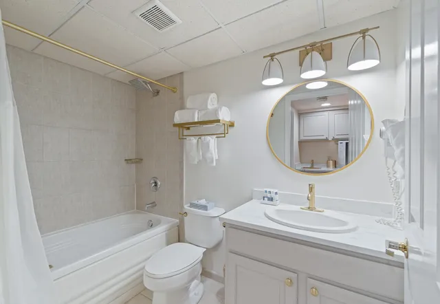 $129,000 | 335 Wrigley Drive, Unit 308, Lake Geneva, WI 53147