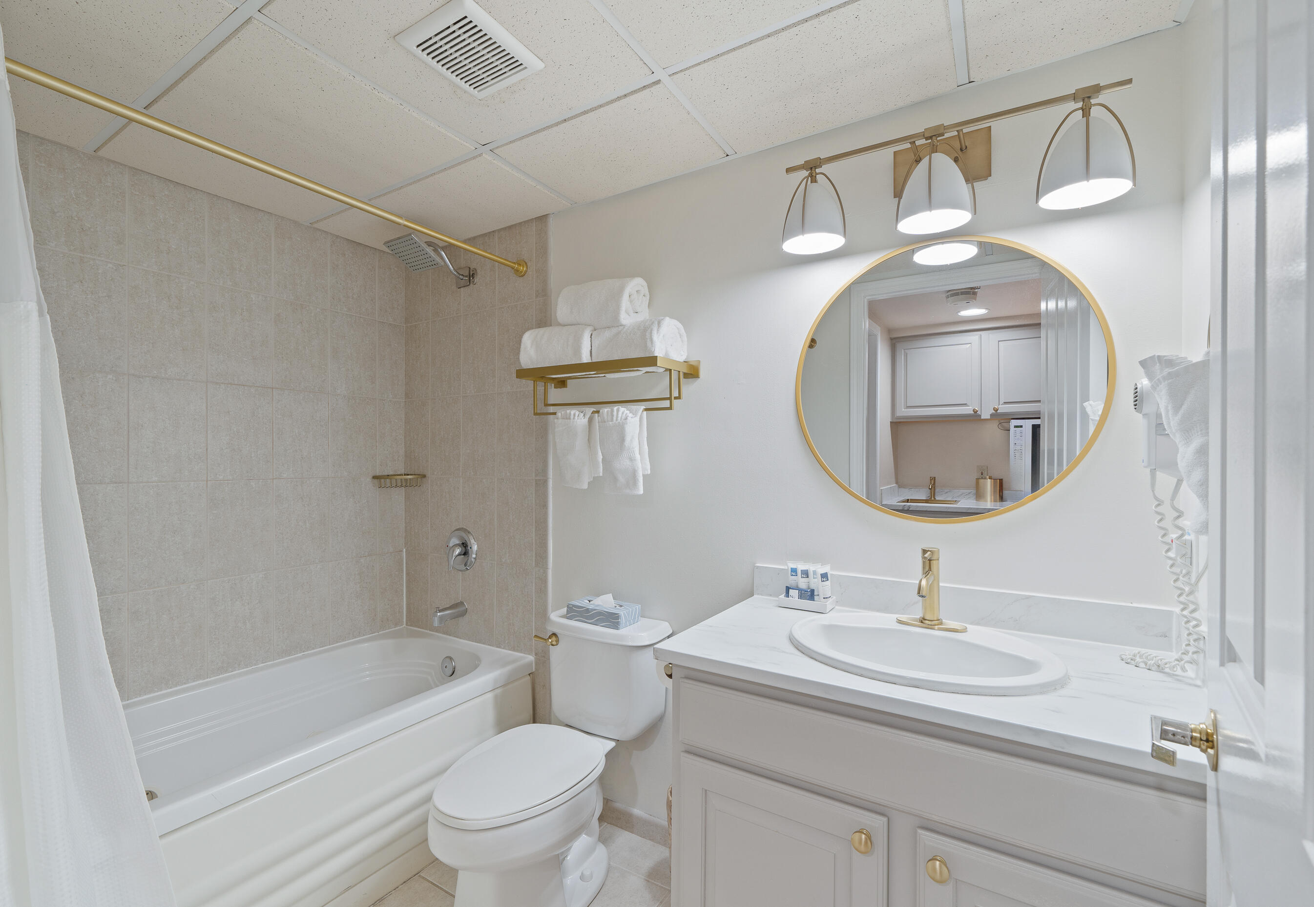 335 Wrigley Drive, Unit 308 Lake Geneva, WI 53147 - Photo 13 of 49 Bathroom