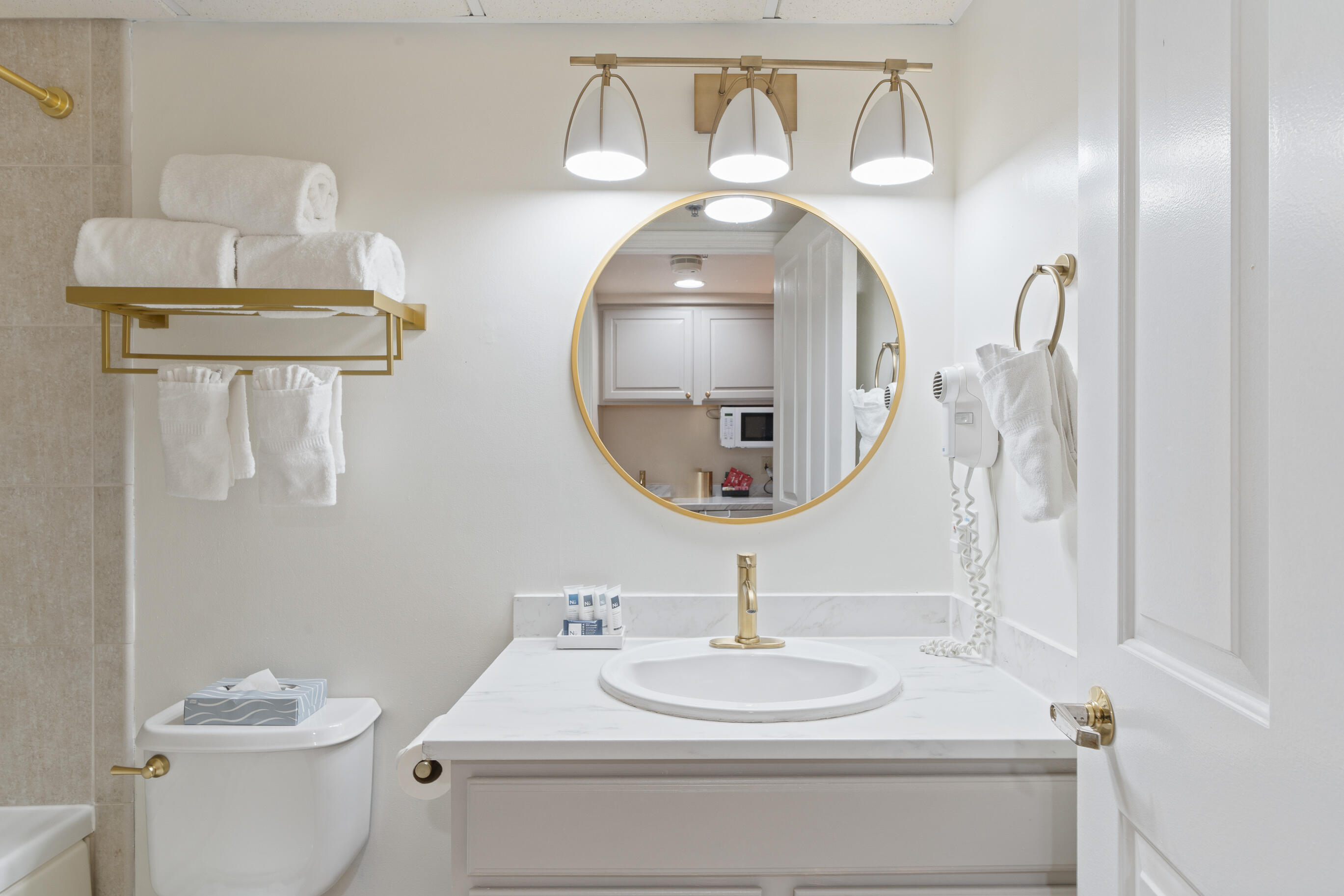 335 Wrigley Drive, Unit 308 Lake Geneva, WI 53147 - Photo 14 of 49 Bathroom