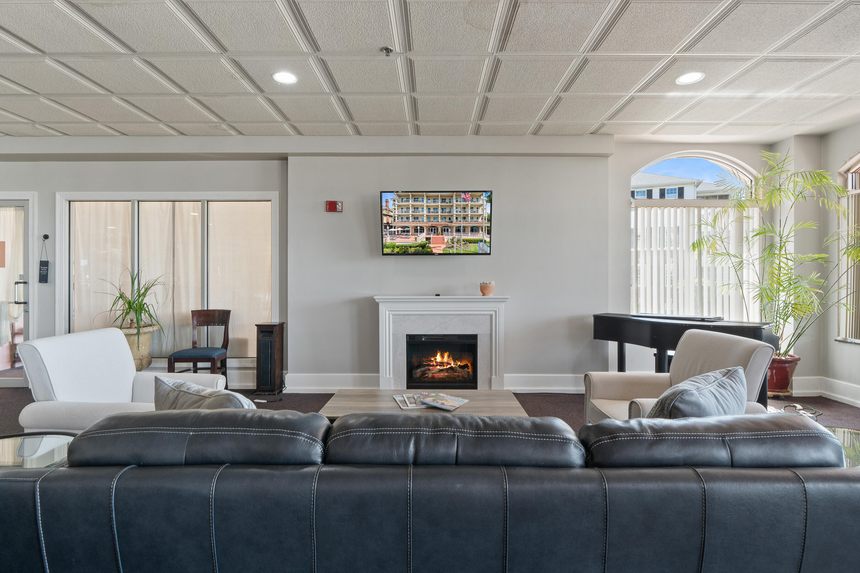 335 Wrigley Drive, Unit 308 Lake Geneva, WI 53147 - Photo 27 of 49 Hotel Lounge