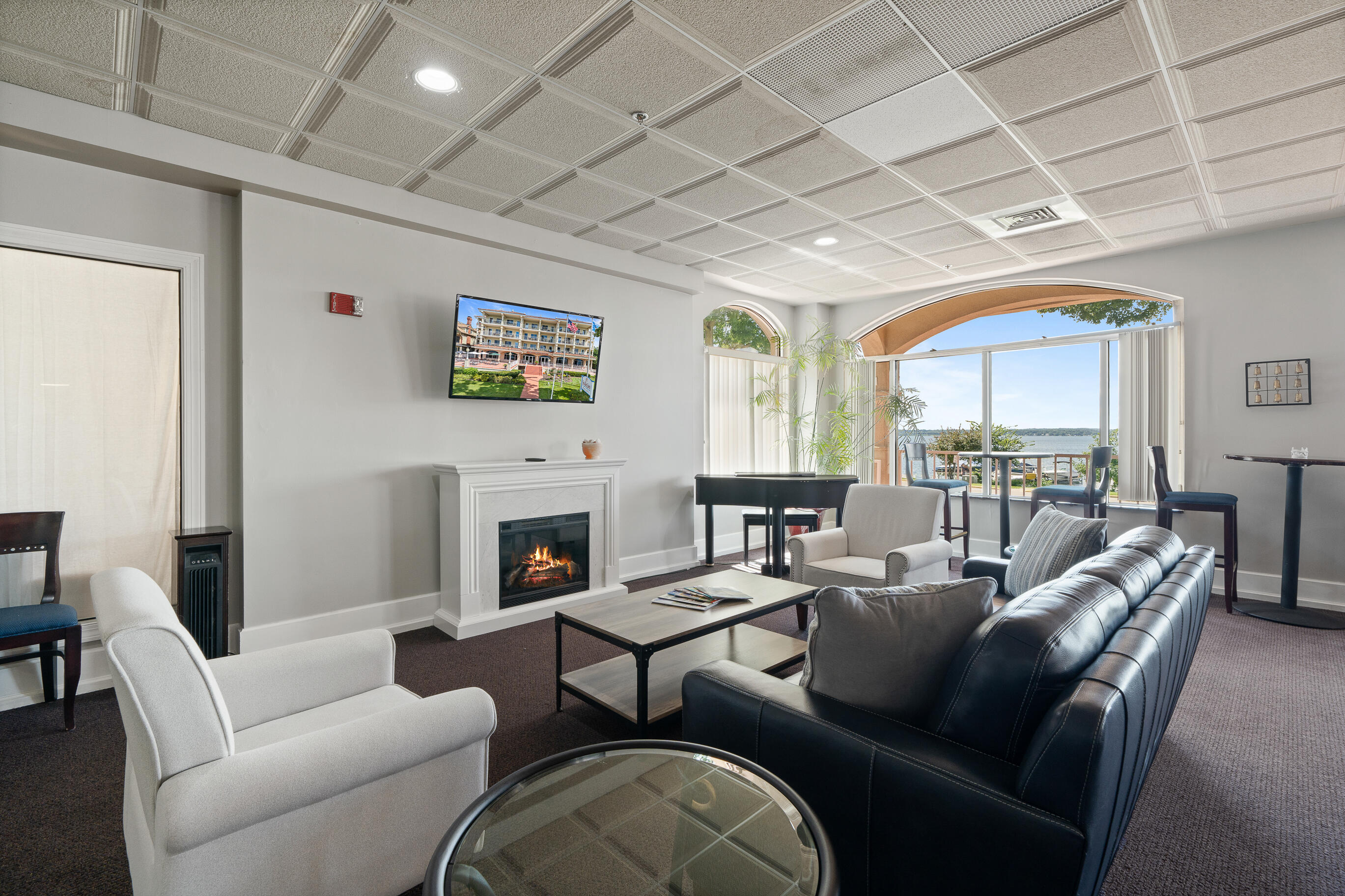 335 Wrigley Drive, Unit 308 Lake Geneva, WI 53147 - Photo 28 of 49 Hotel Lounge