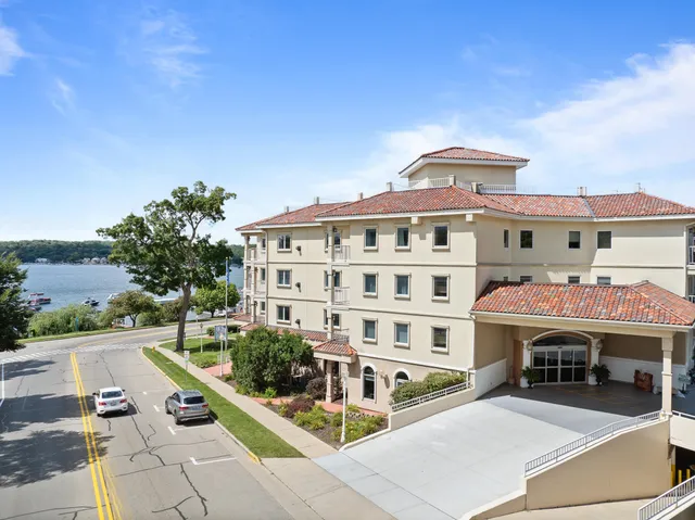 $129,000 | 335 Wrigley Drive, Unit 308, Lake Geneva, WI 53147
