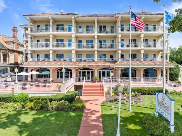 $129,000 | 335 Wrigley Drive, Unit 308, Lake Geneva, WI 53147