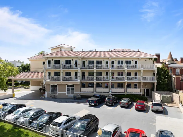 $129,000 | 335 Wrigley Drive, Unit 308, Lake Geneva, WI 53147