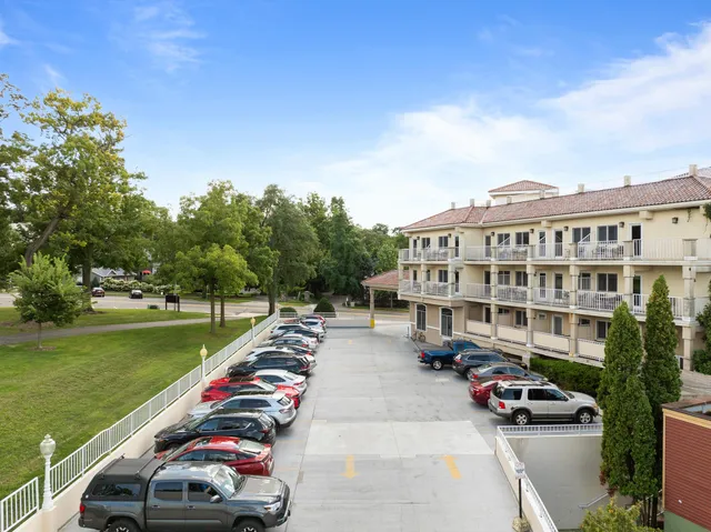 $129,000 | 335 Wrigley Drive, Unit 308, Lake Geneva, WI 53147