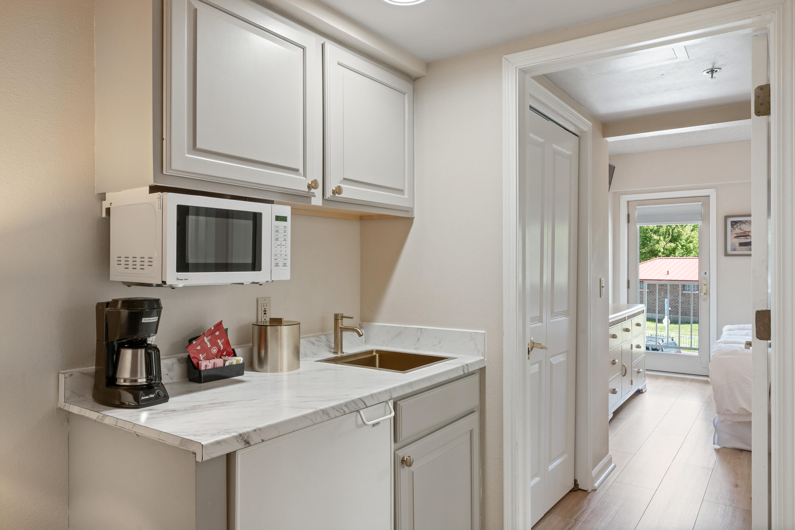 335 Wrigley Drive, Unit 308 Lake Geneva, WI 53147 - Photo 5 of 49 In-Unit Kitchen