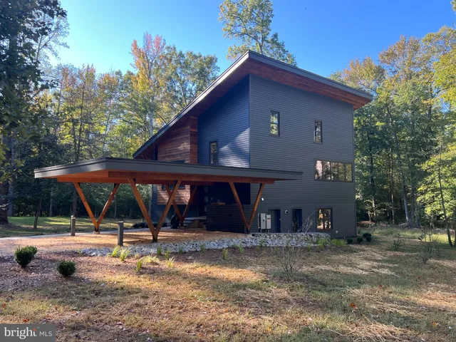 a view of house with a yard