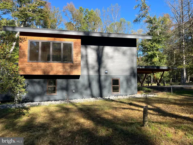 a view of house with yard