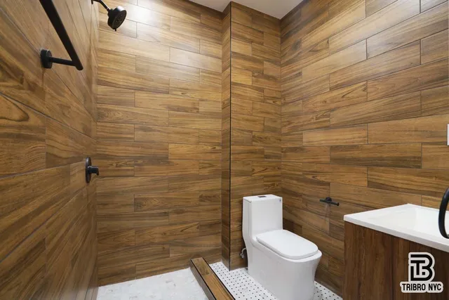 a bathroom with a toilet and a shower