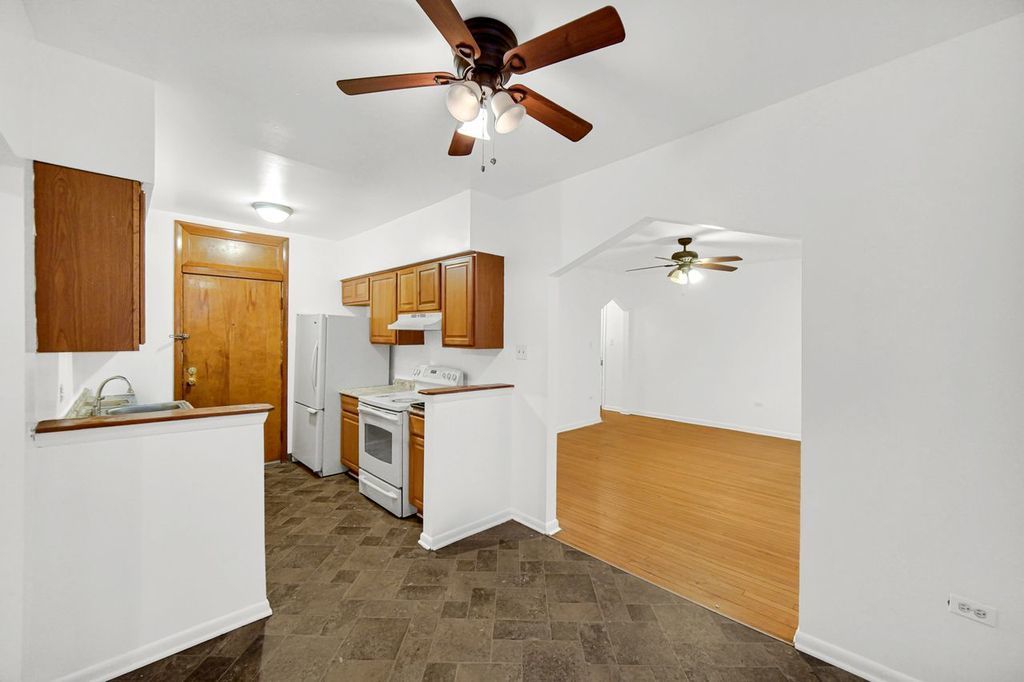 7017 South Merrill Avenue, Unit 305 Chicago, IL 60649 - Photo 12 of 20