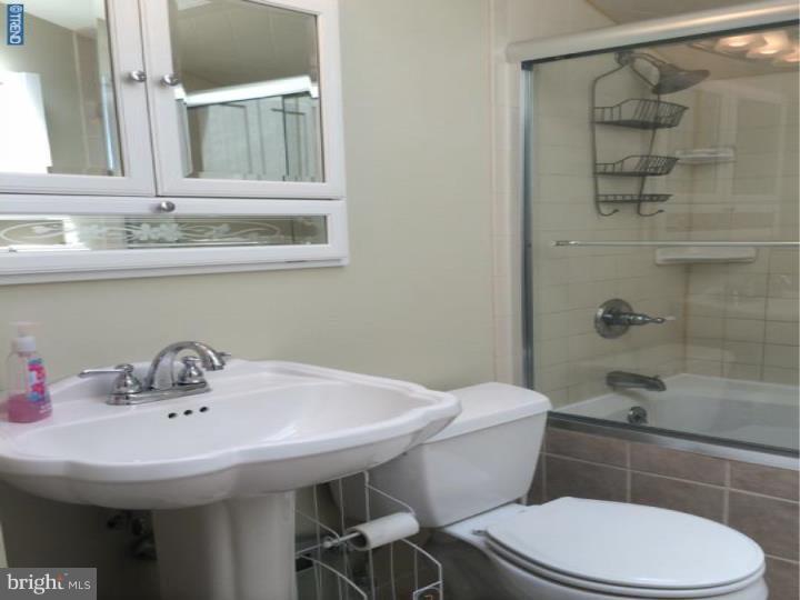 91 Quaker Hill Road Levittown, PA 19057 - Photo 14 of 25 Bathroom