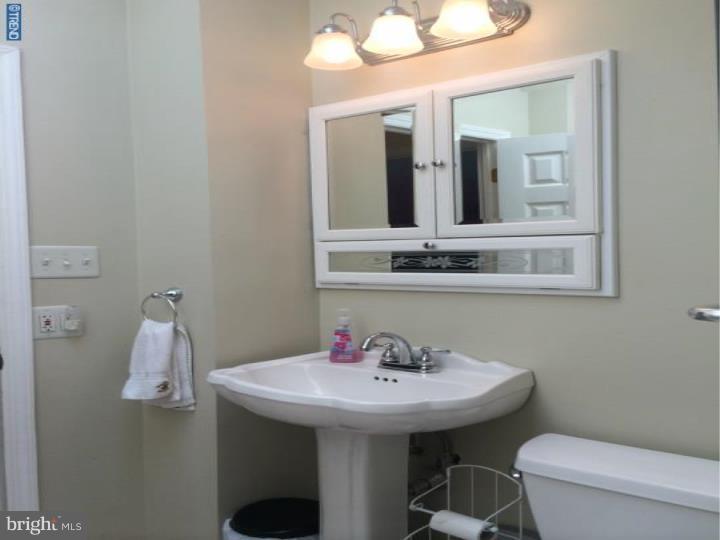 91 Quaker Hill Road Levittown, PA 19057 - Photo 16 of 25 Bathroom