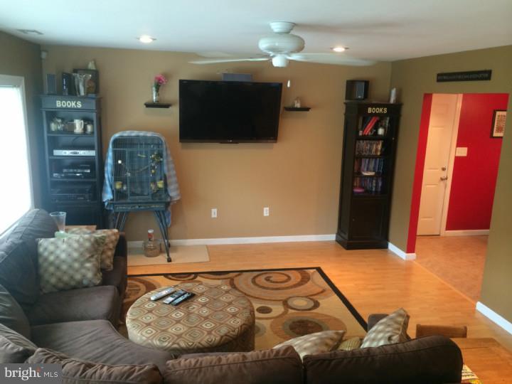 91 Quaker Hill Road Levittown, PA 19057 - Photo 7 of 25 Family Room