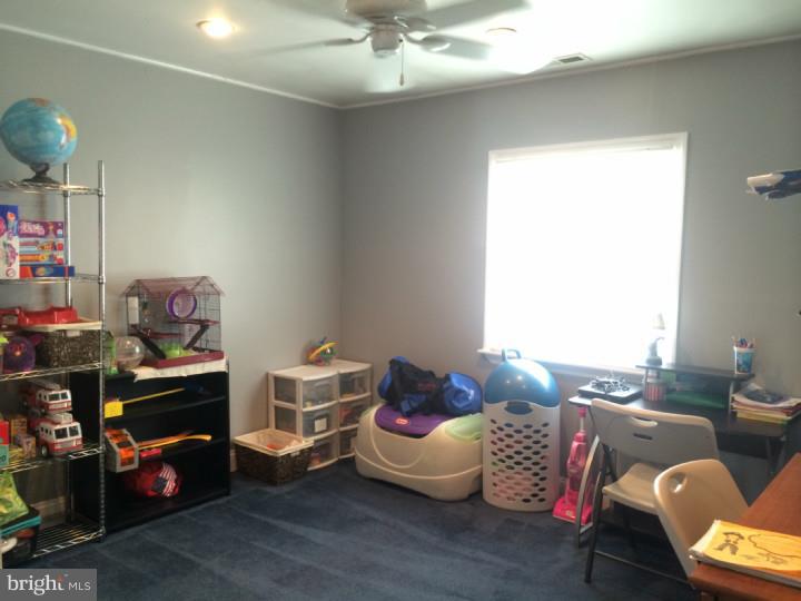 91 Quaker Hill Road Levittown, PA 19057 - Photo 8 of 25 Gallery Image 8