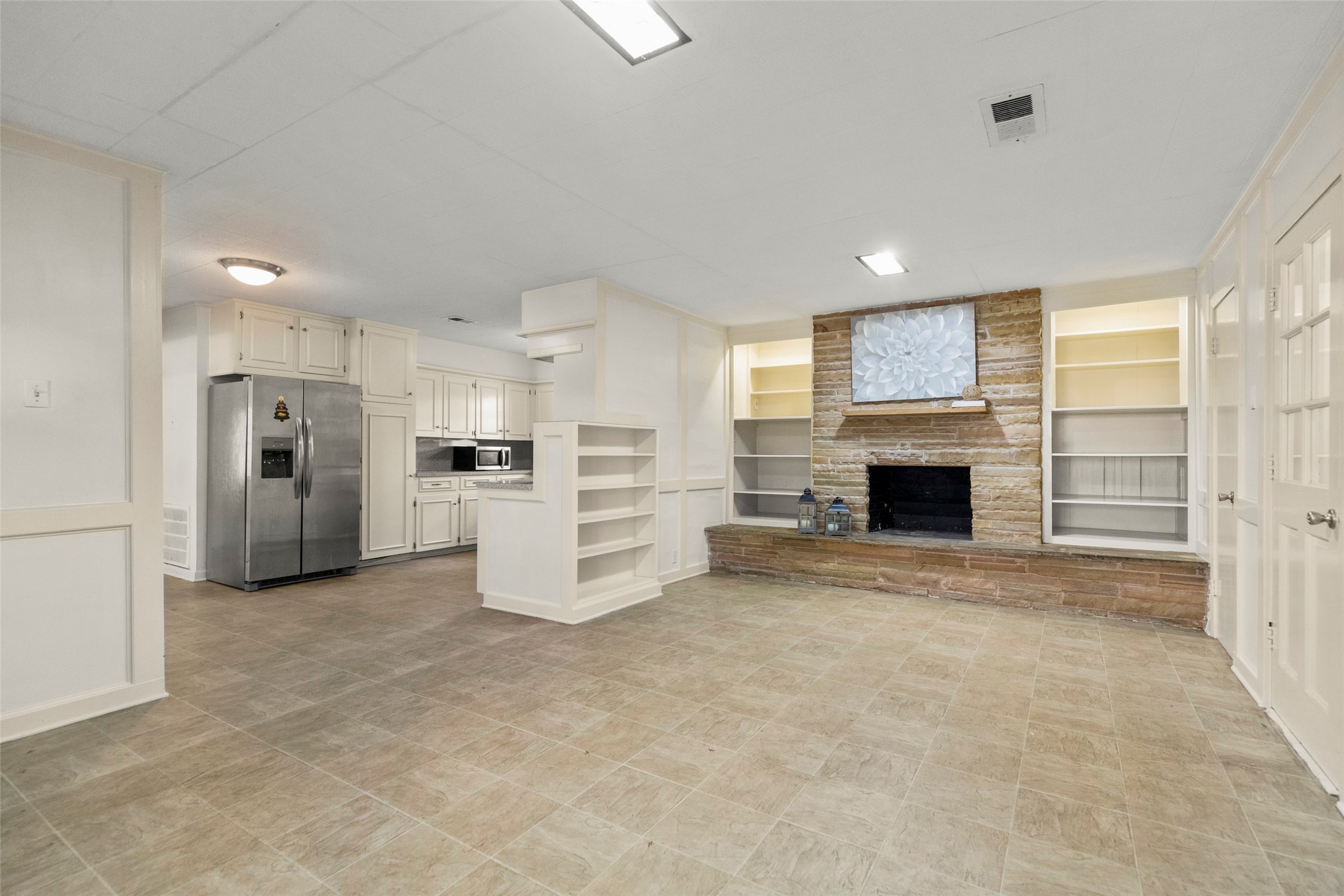 9001 Friendship Road Houston, TX 77080 - Photo 4 of 22 an empty room with furniture and a fireplace