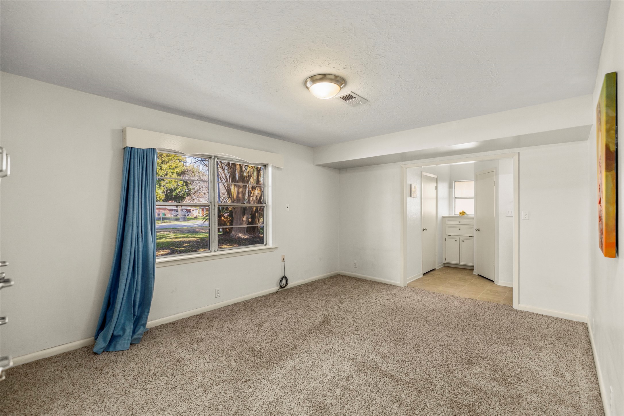 9001 Friendship Road Houston, TX 77080 - Photo 10 of 22 a view of an empty room with a window