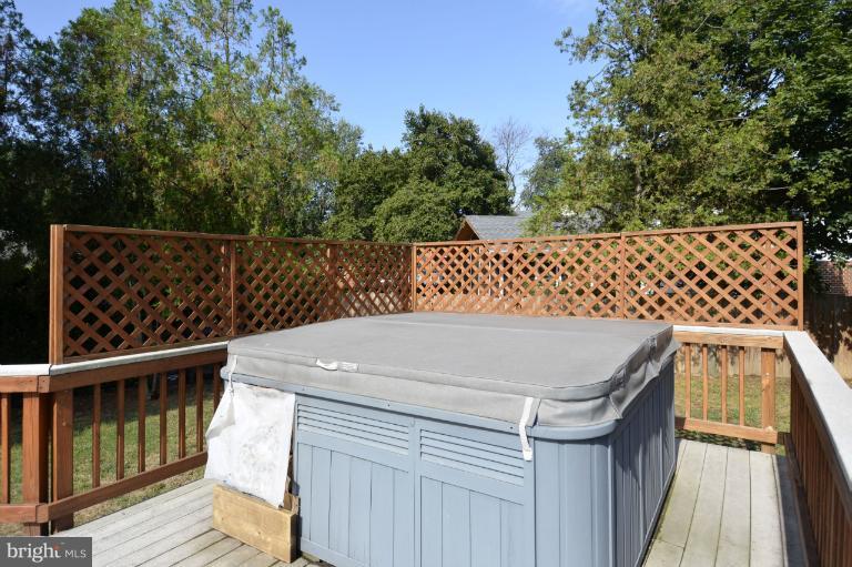 6911 Gilbert Street Springfield, VA 22150 - Photo 10 of 30 a view of outdoor space