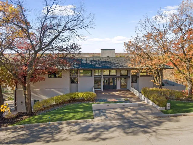 $1,995,000 | 12 Overholt Pass, Edina, MN 55439