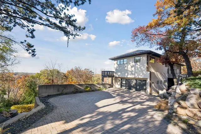 $1,995,000 | 12 Overholt Pass, Edina, MN 55439