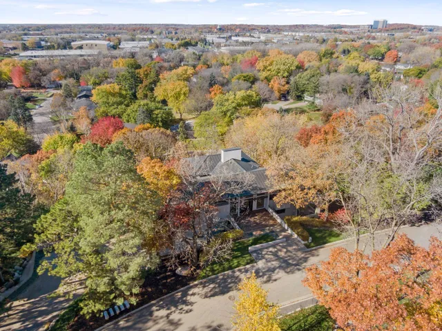 $1,995,000 | 12 Overholt Pass, Edina, MN 55439