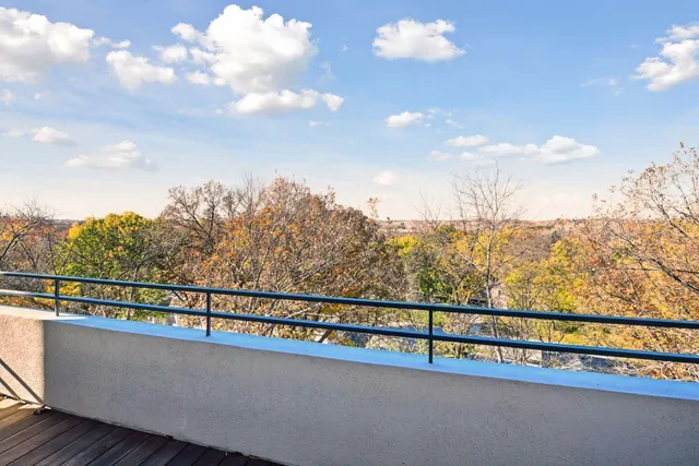 $1,995,000 | 12 Overholt Pass, Edina, MN 55439