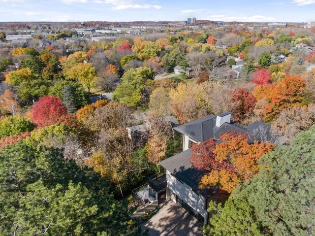 $1,995,000 | 12 Overholt Pass, Edina, MN 55439