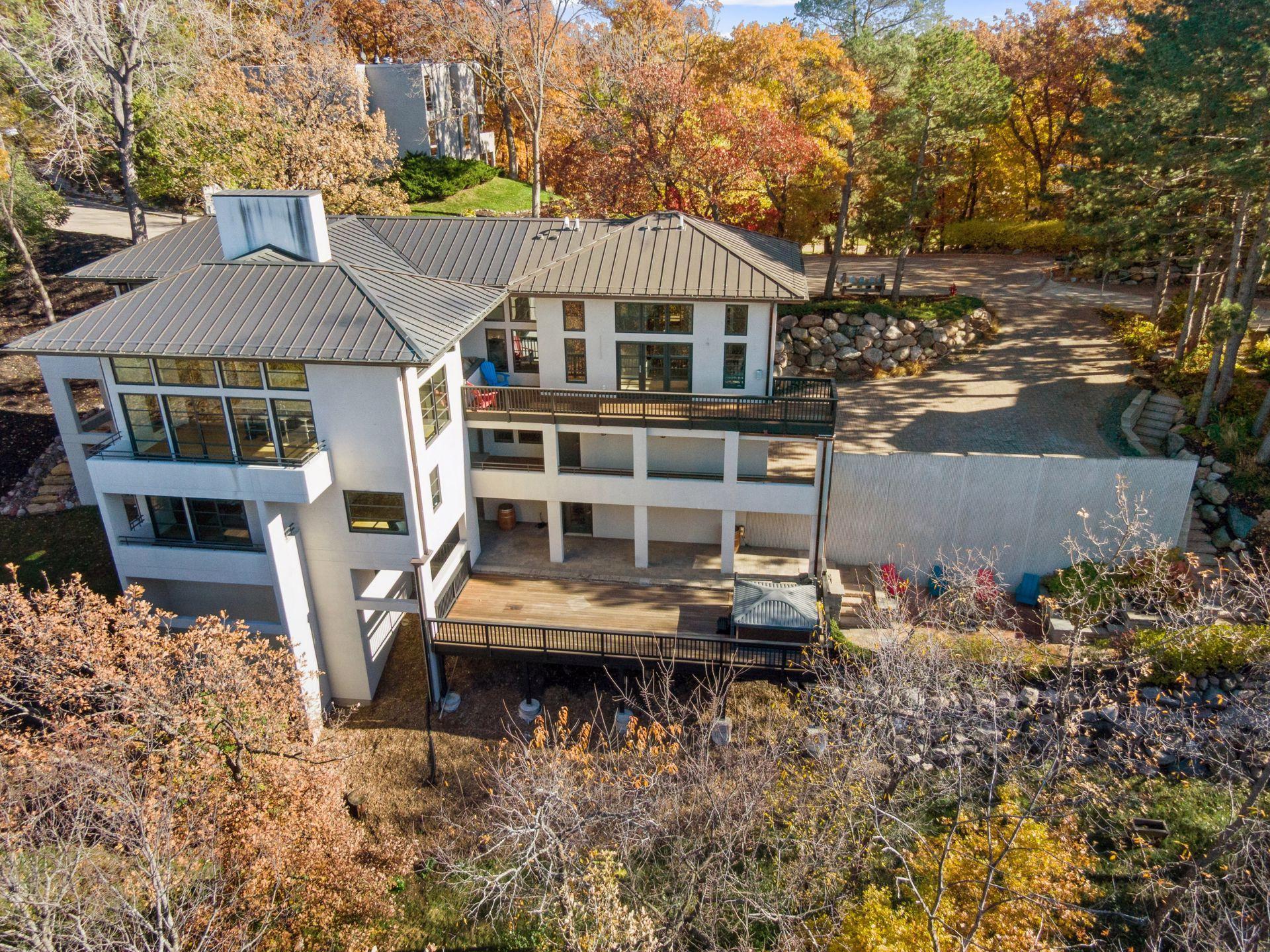 12 Overholt Pass Edina, MN 55439 - Photo 5 of 102