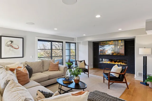 $1,995,000 | 12 Overholt Pass, Edina, MN 55439