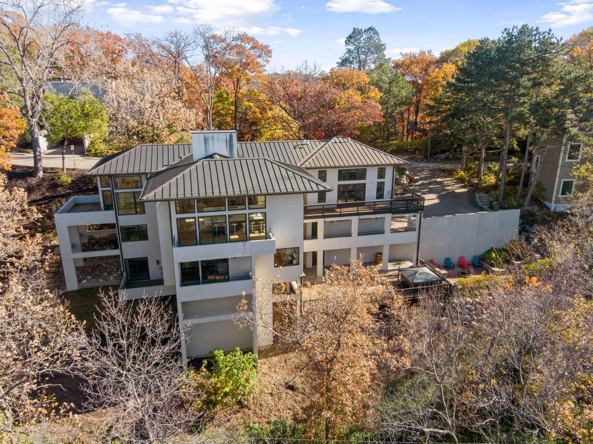 12 Overholt Pass Edina, MN 55439 - Photo 6 of 102