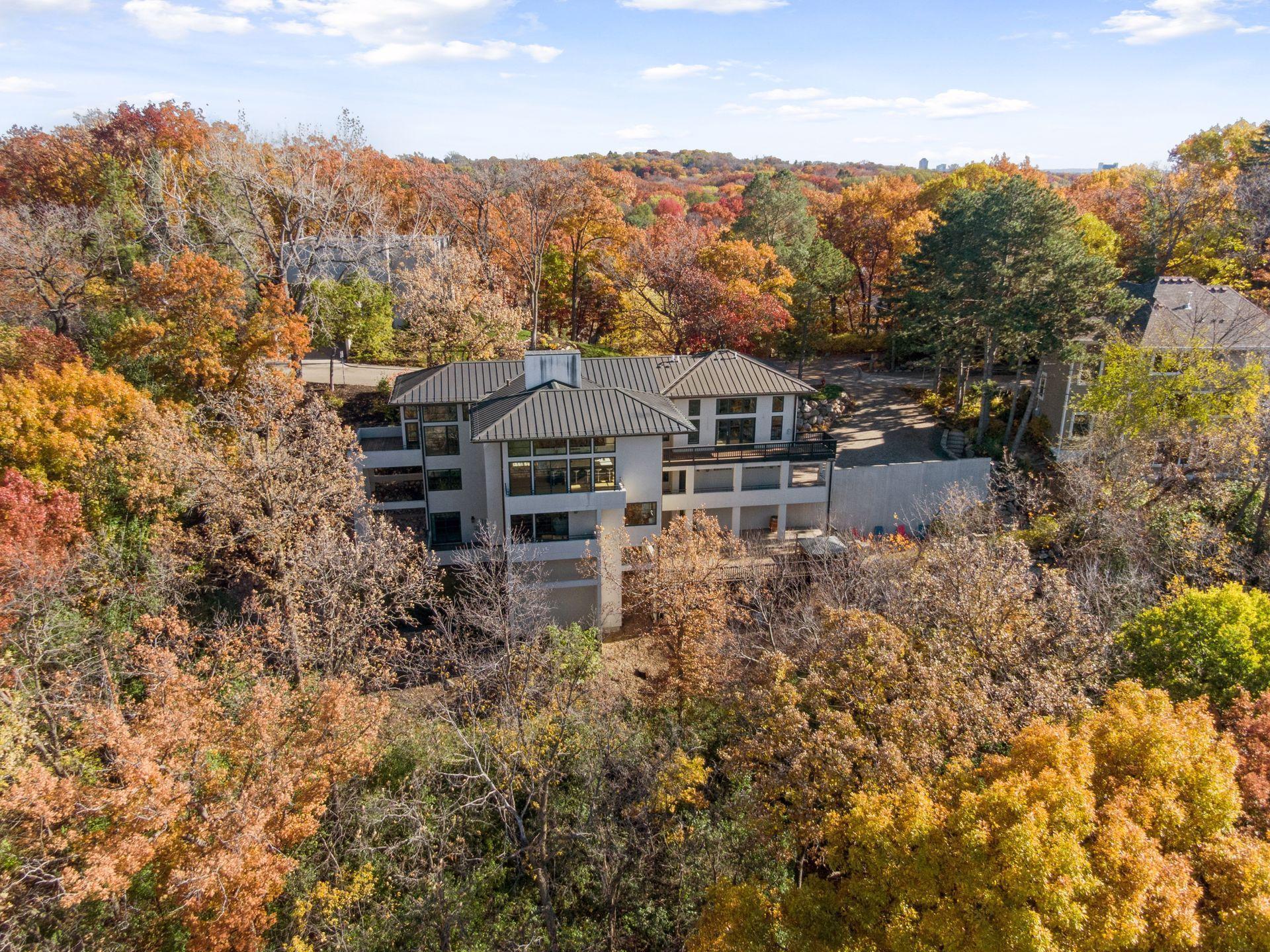 12 Overholt Pass Edina, MN 55439 - Photo 7 of 102