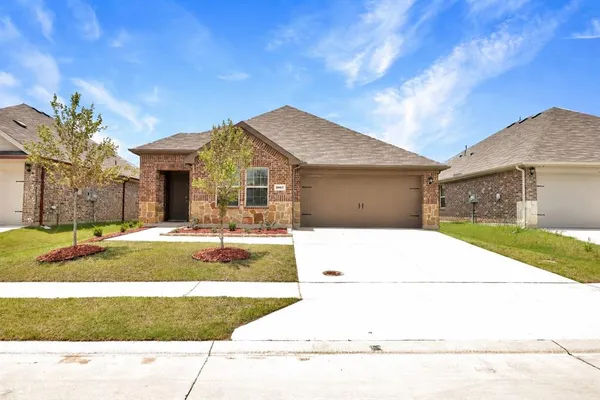 $2,200 | 2907 Hadley Drive, Ennis, TX 75119