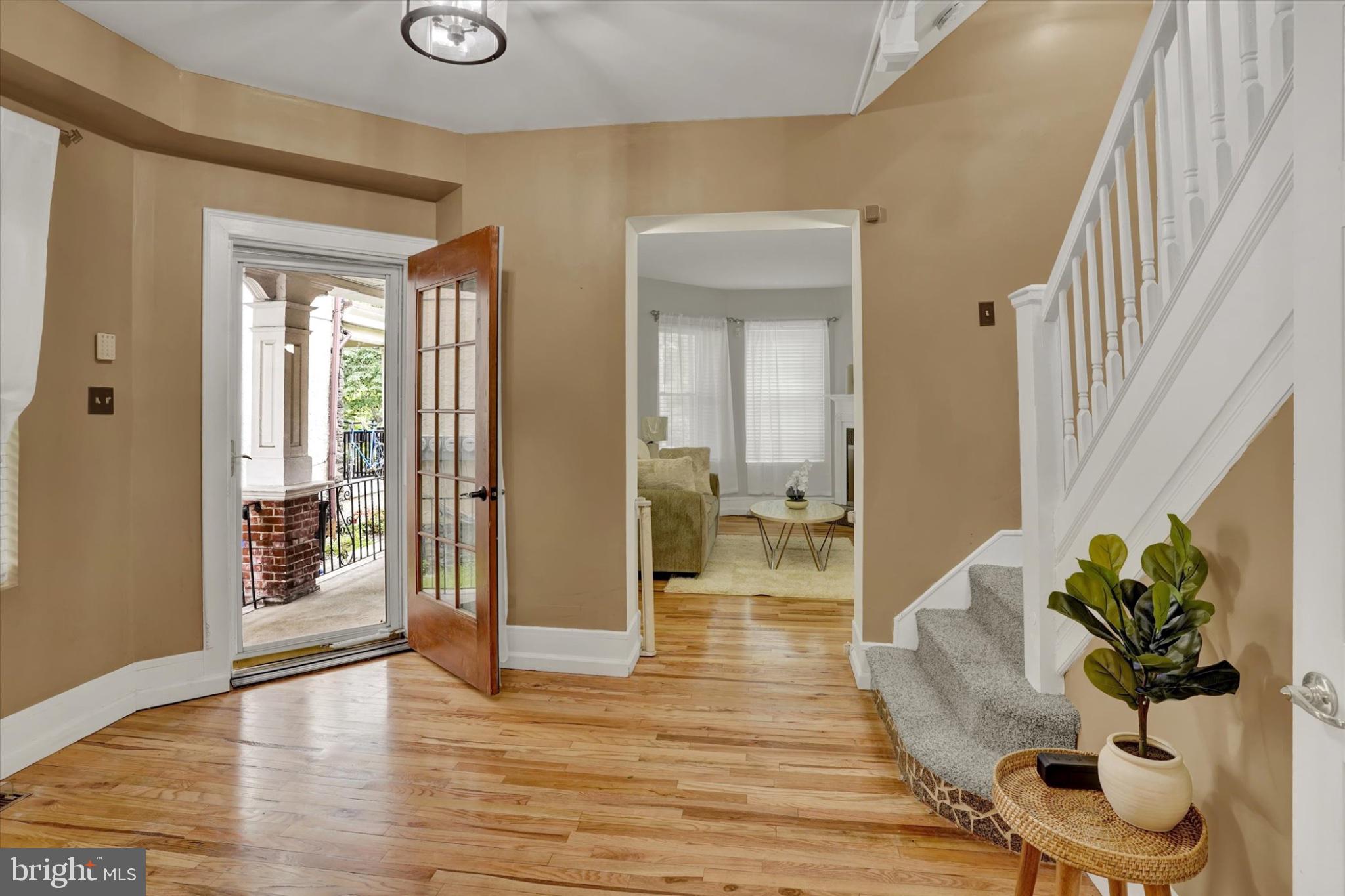127 West Washington Lane Philadelphia, PA 19144 - Photo 4 of 29 Inviting entryway with natural light.