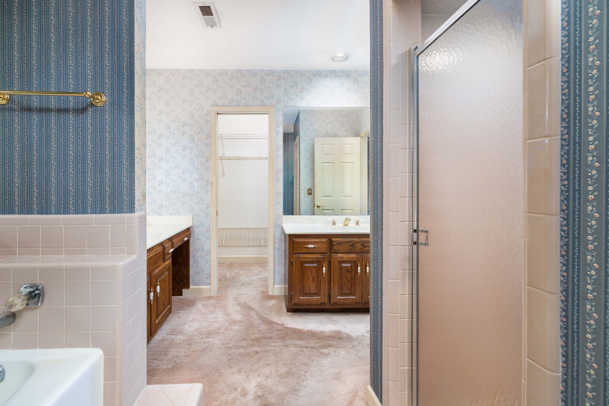 522 General George Patton Road Nashville, TN 37221 - Photo 17 of 27 a bathroom with a bathtub sink and mirror