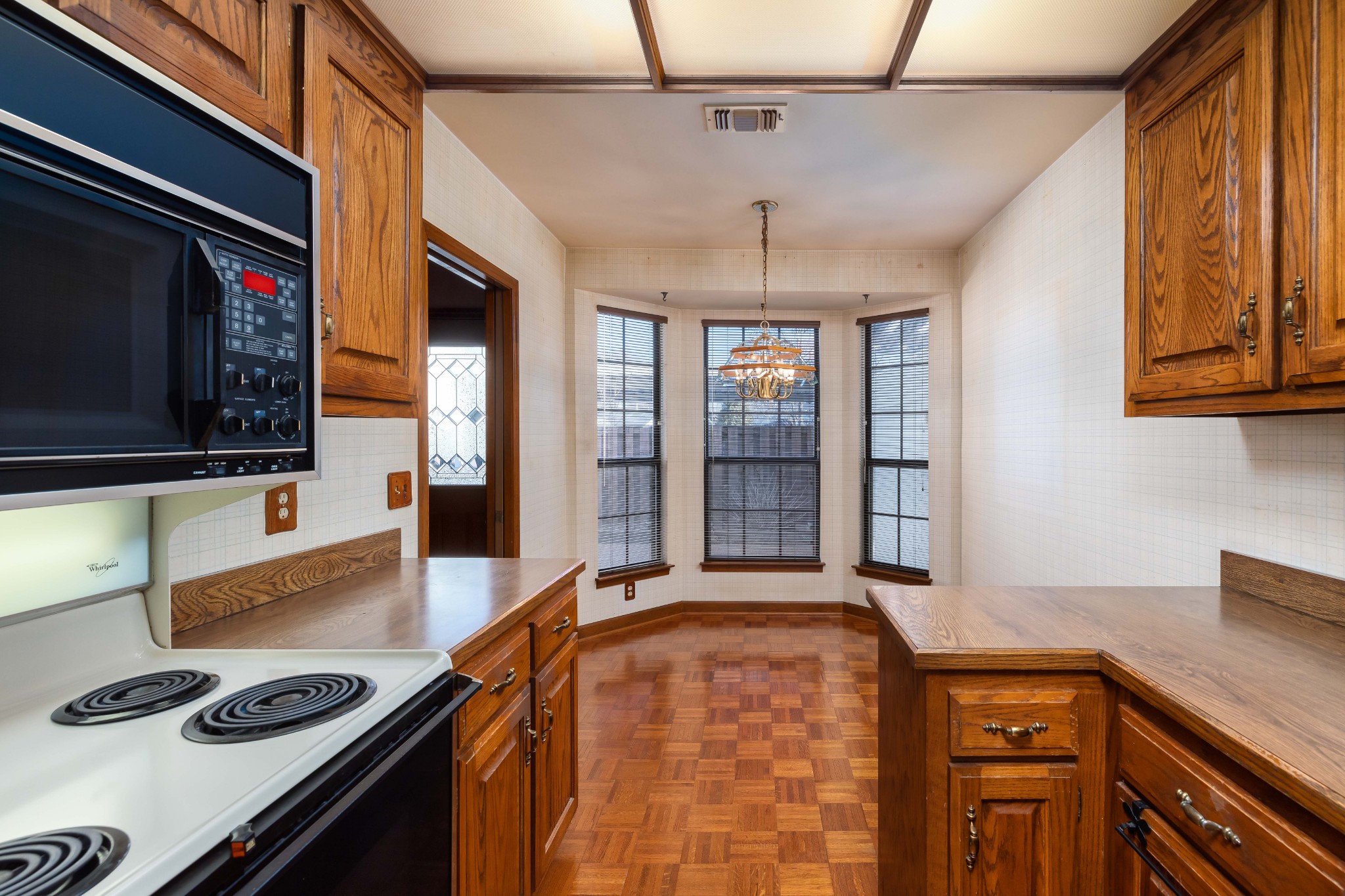 522 General George Patton Road Nashville, TN 37221 - Photo 9 of 27 a kitchen with a stove a sink and a microwave