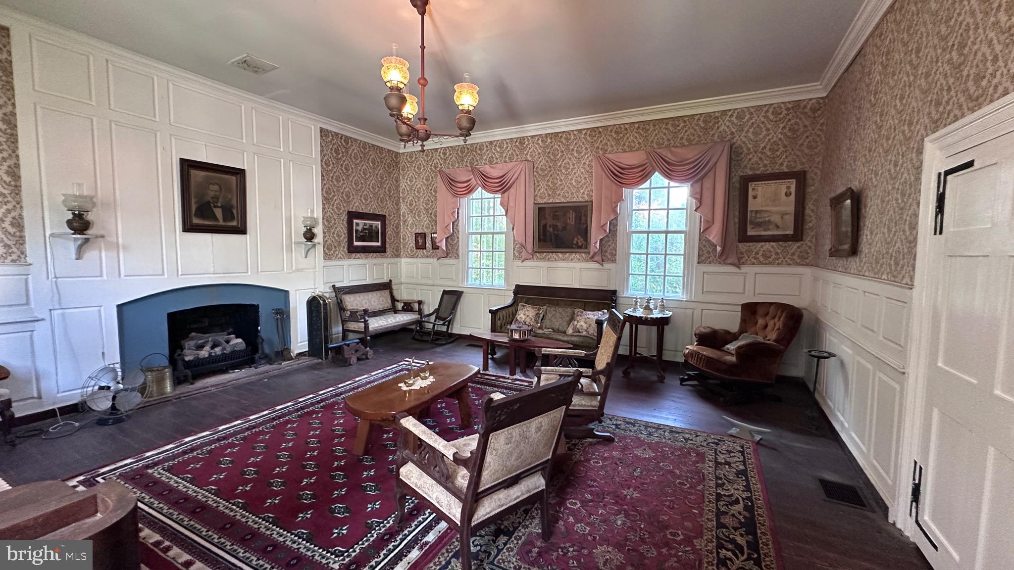 2788 Great Oak Road Warfield, VA 23889 - Photo 29 of 68 parlor