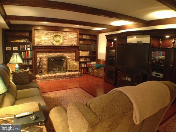 960 Camelot Road Furlong, PA 18925 - Photo 3 of 24 Family Room