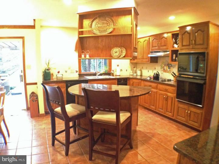 960 Camelot Road Furlong, PA 18925 - Photo 6 of 24 Kitchen