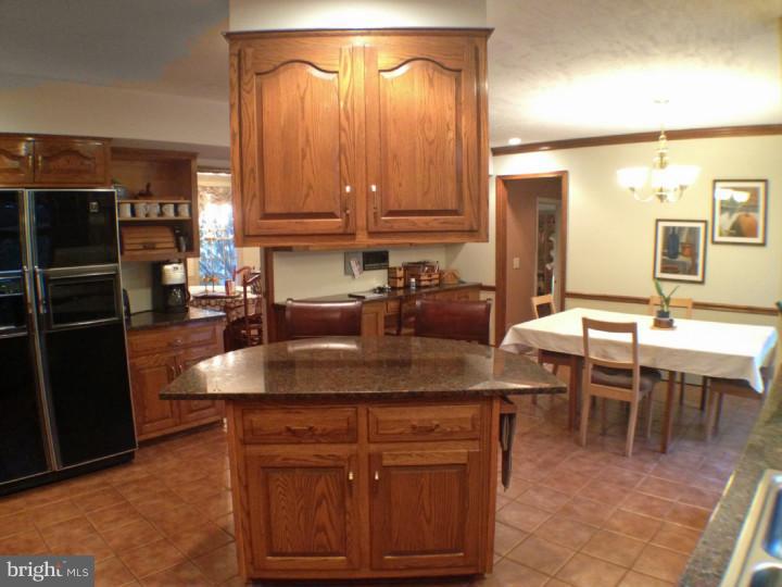 960 Camelot Road Furlong, PA 18925 - Photo 7 of 24 Kitchen