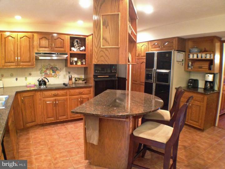 960 Camelot Road Furlong, PA 18925 - Photo 8 of 24 Kitchen