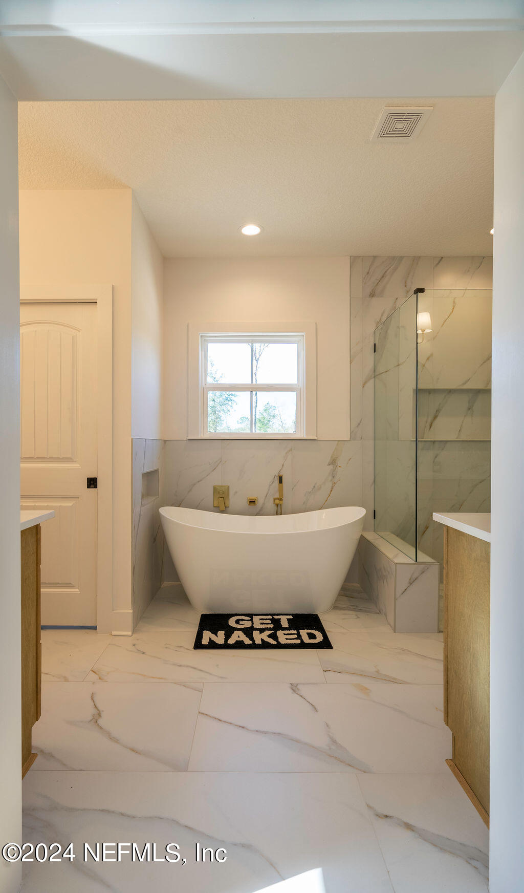 35364 Quail Road Callahan, FL 32011 - Photo 20 of 40 a bathroom with a bathtub and shower