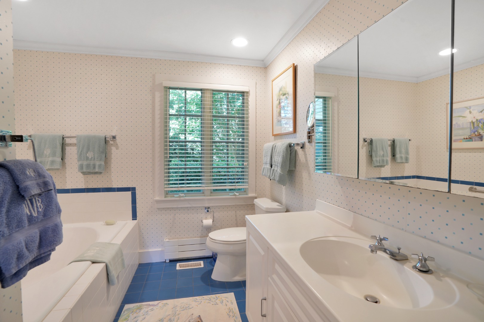 19 Kitts Field Circle Edgartown, MA 02539 - Photo 29 of 69 1st floor primary bedroom en-suite bath