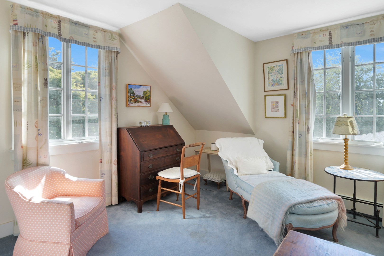19 Kitts Field Circle Edgartown, MA 02539 - Photo 32 of 69 a living room with furniture and a window