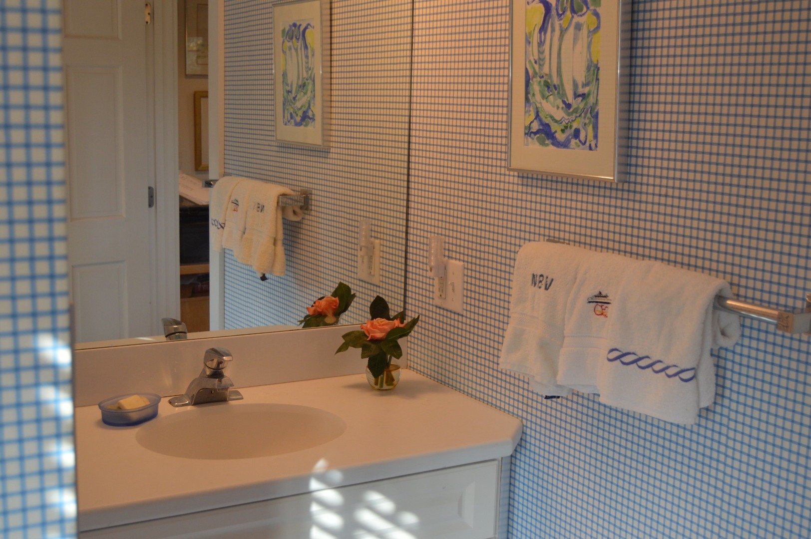 19 Kitts Field Circle Edgartown, MA 02539 - Photo 35 of 69 a bathroom with a sink and a mirror