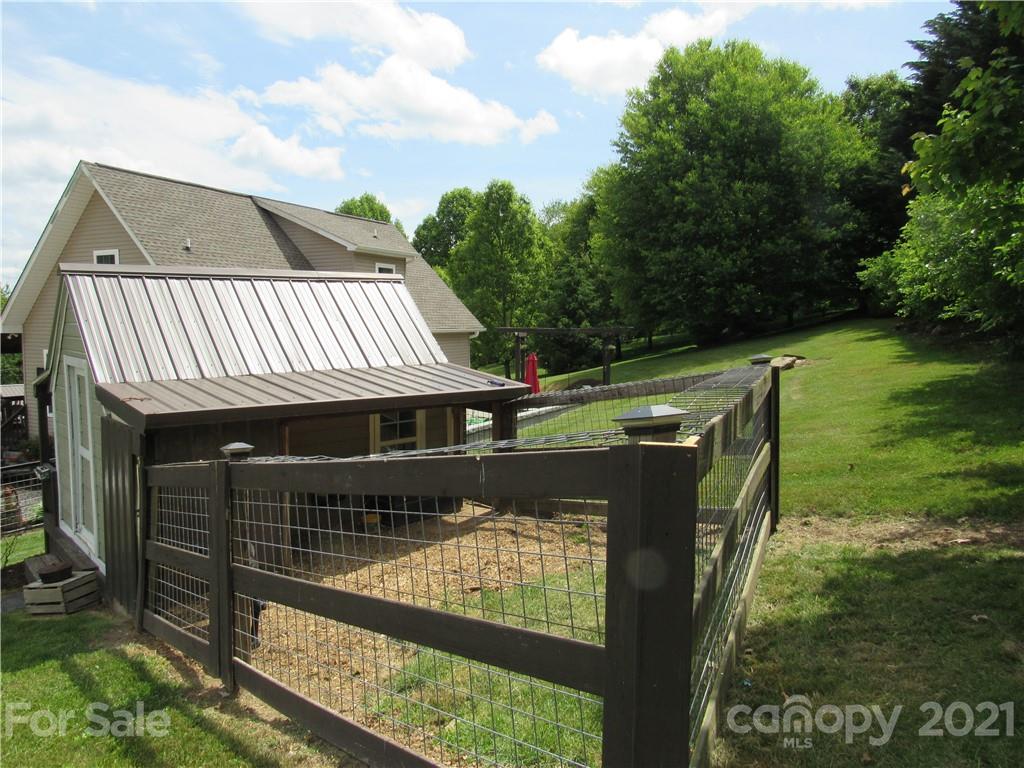 66 High Acres Road Waynesville, NC 28786 - Photo 34 of 41 a view of balcony with small garden