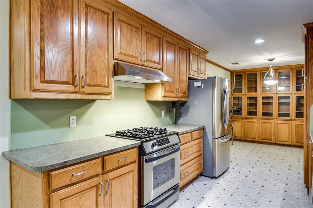 802 Cardinal Road Mansfield, TX 76063 - Photo 16 of 31 a kitchen with stainless steel appliances granite countertop a stove a sink and a refrigerator