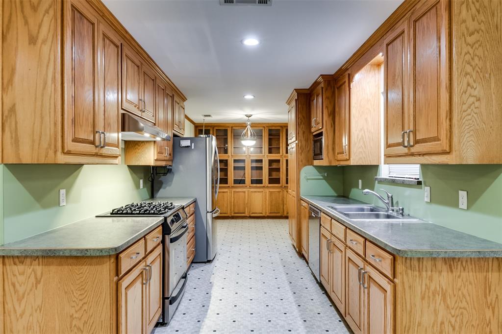 802 Cardinal Road Mansfield, TX 76063 - Photo 17 of 31 a kitchen with stainless steel appliances granite countertop a sink a stove and a refrigerator