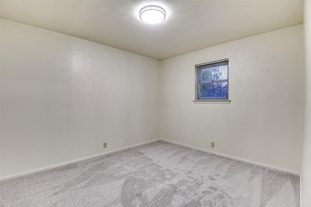 802 Cardinal Road Mansfield, TX 76063 - Photo 25 of 31 an empty room with a painting on the wall