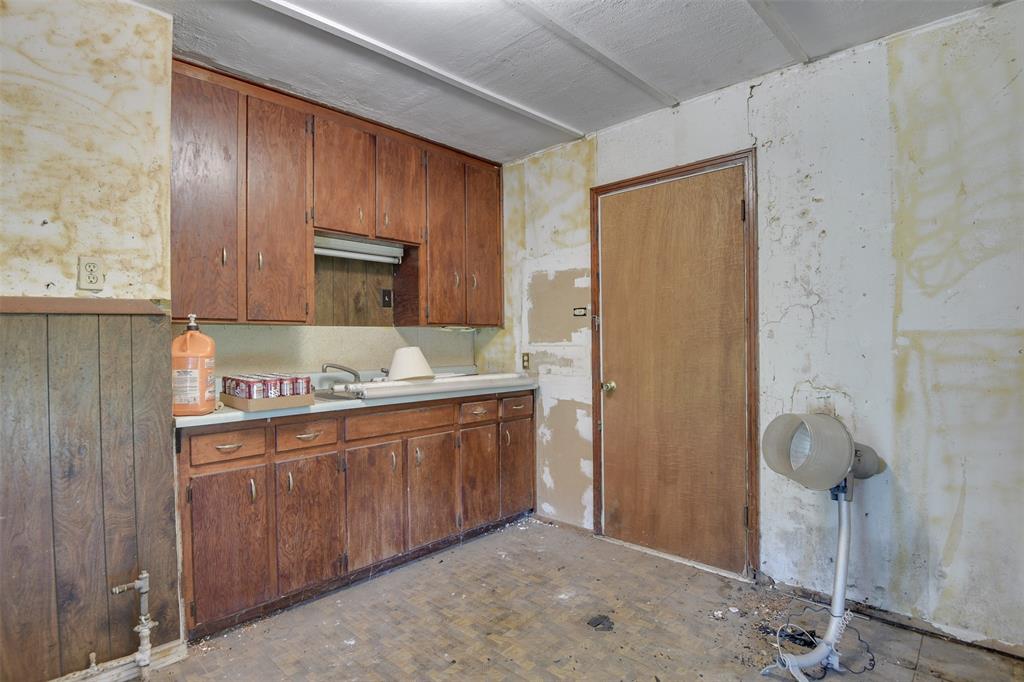 802 Cardinal Road Mansfield, TX 76063 - Photo 27 of 31 a kitchen with stainless steel appliances granite countertop a sink and wooden cabinets