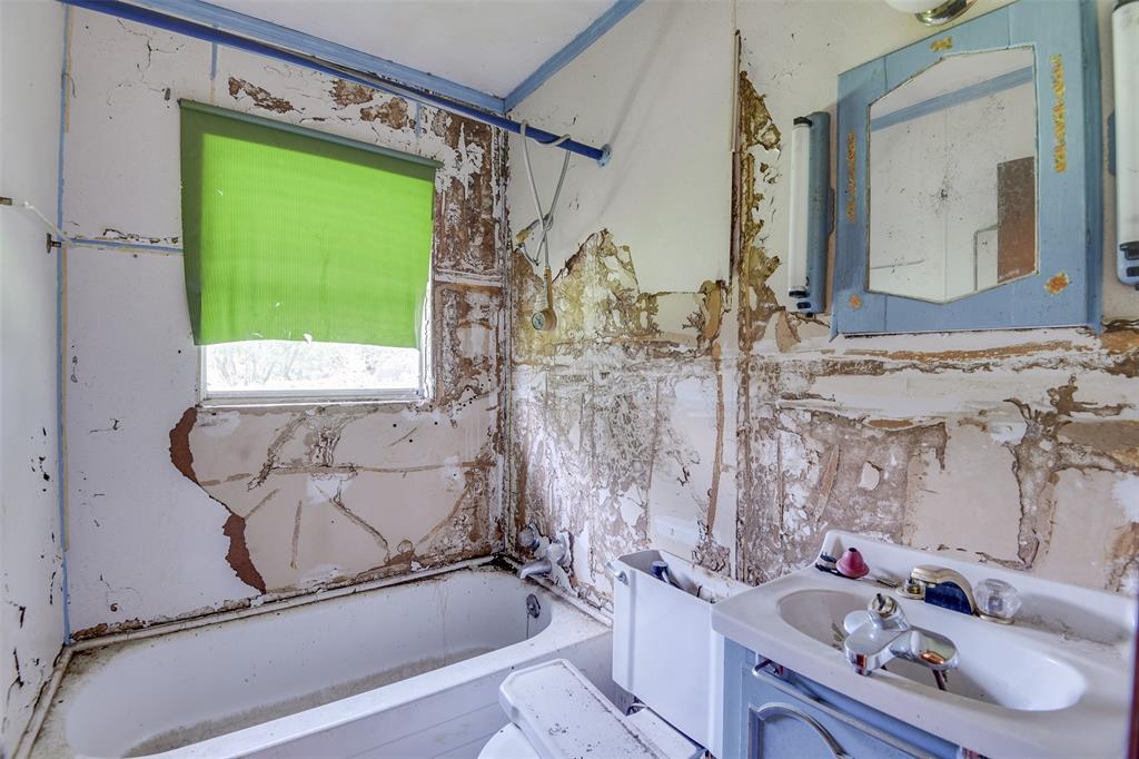 802 Cardinal Road Mansfield, TX 76063 - Photo 28 of 31 a bathroom with a granite countertop sink a toilet and shower