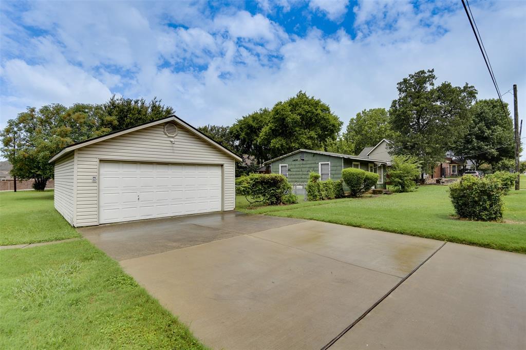 802 Cardinal Road Mansfield, TX 76063 - Photo 6 of 31 a house with green field in front of it